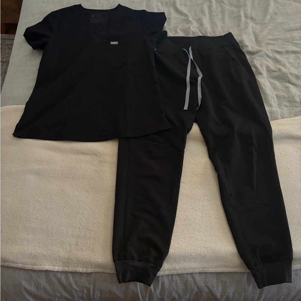 Figs Black Scrub Set S top M bottom